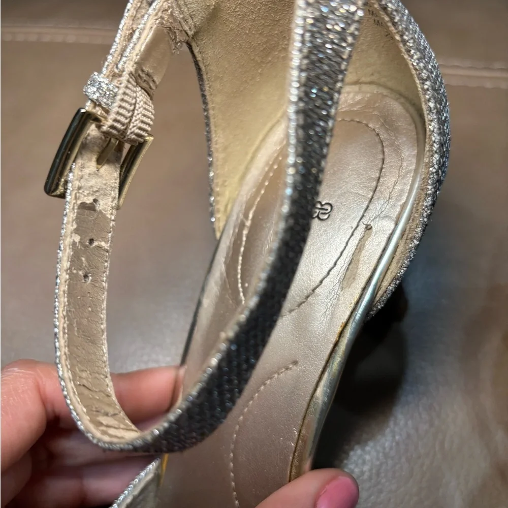 Bandolino Glittering Silver Heels - Picture 6 of 8